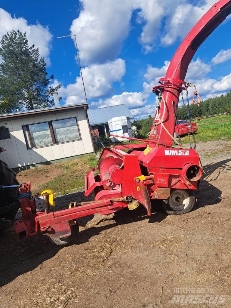 JF 850 Getrokken veldhakselaar