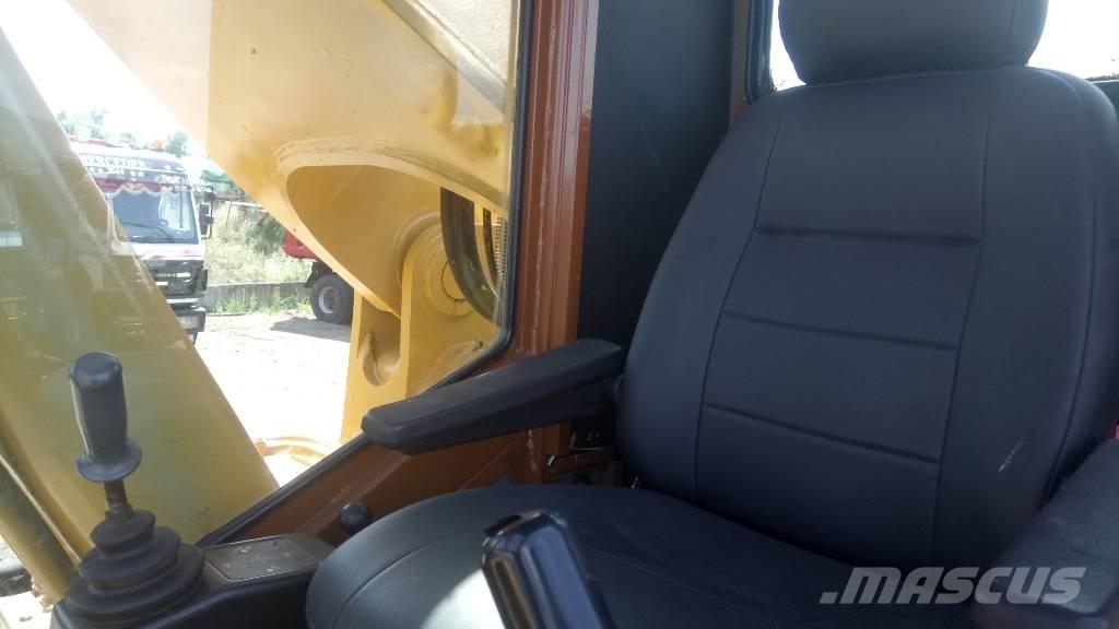 CAT 245 D ME Rupsgraafmachines