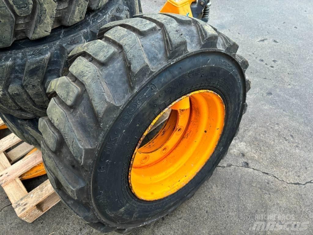 Alliance 12x16.5 Banden, wielen en velgen