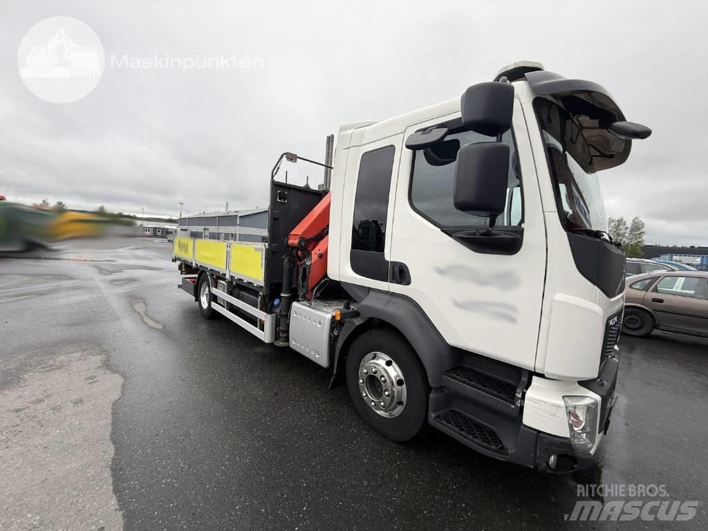 Volvo FL 260 Vlakke laadvloer met kraan
