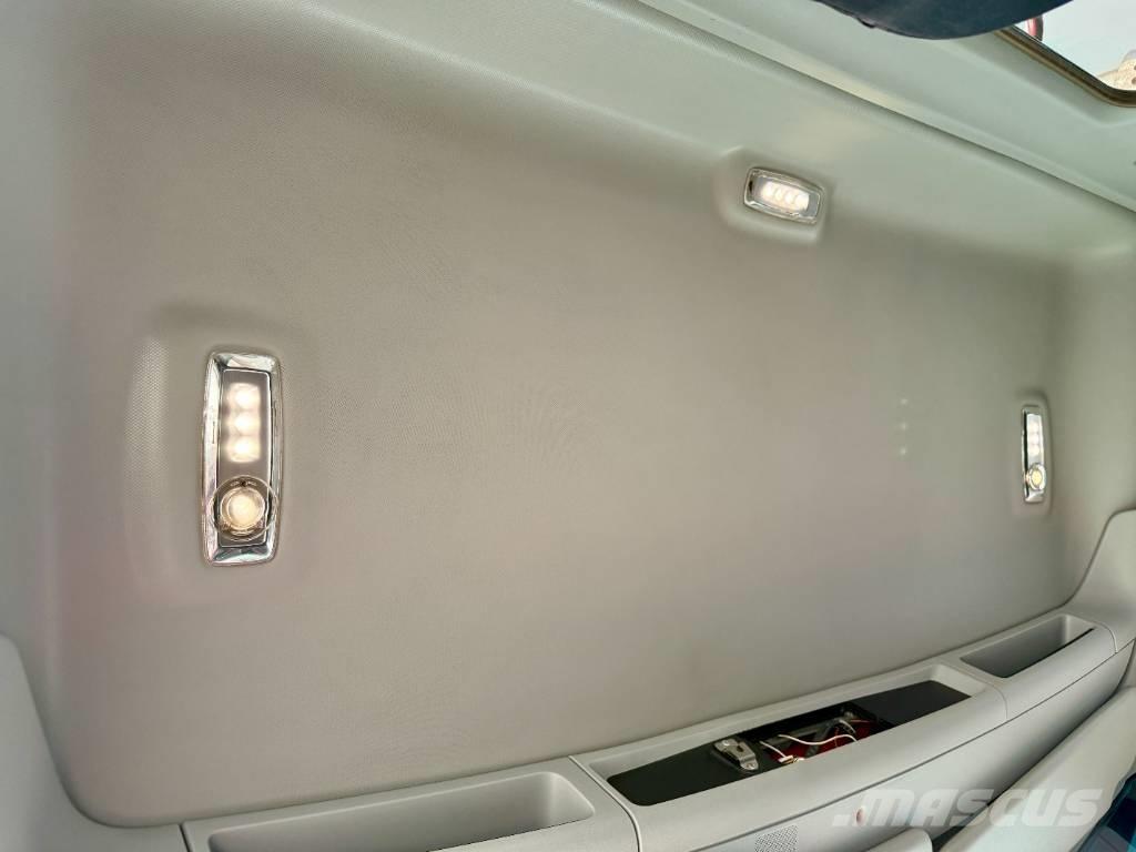 Kenworth T 880 Trekkers