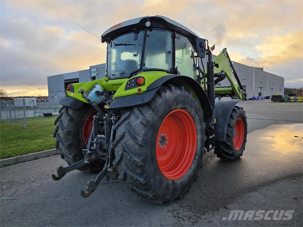 CLAAS Arion 440 Tractoren