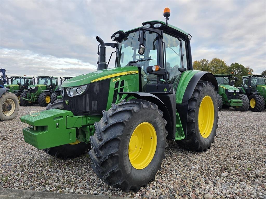 John Deere 6120M Tractoren