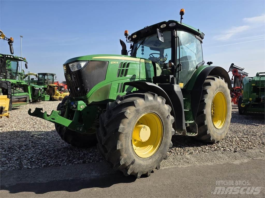 John Deere 6210R Tractoren