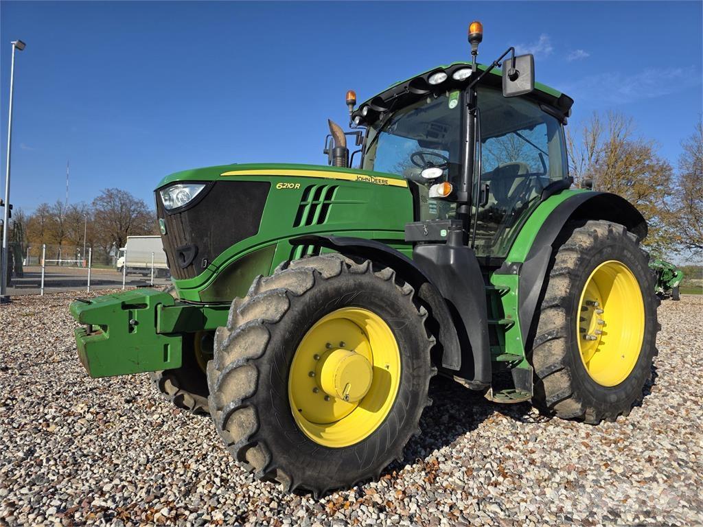 John Deere 6210R Tractoren