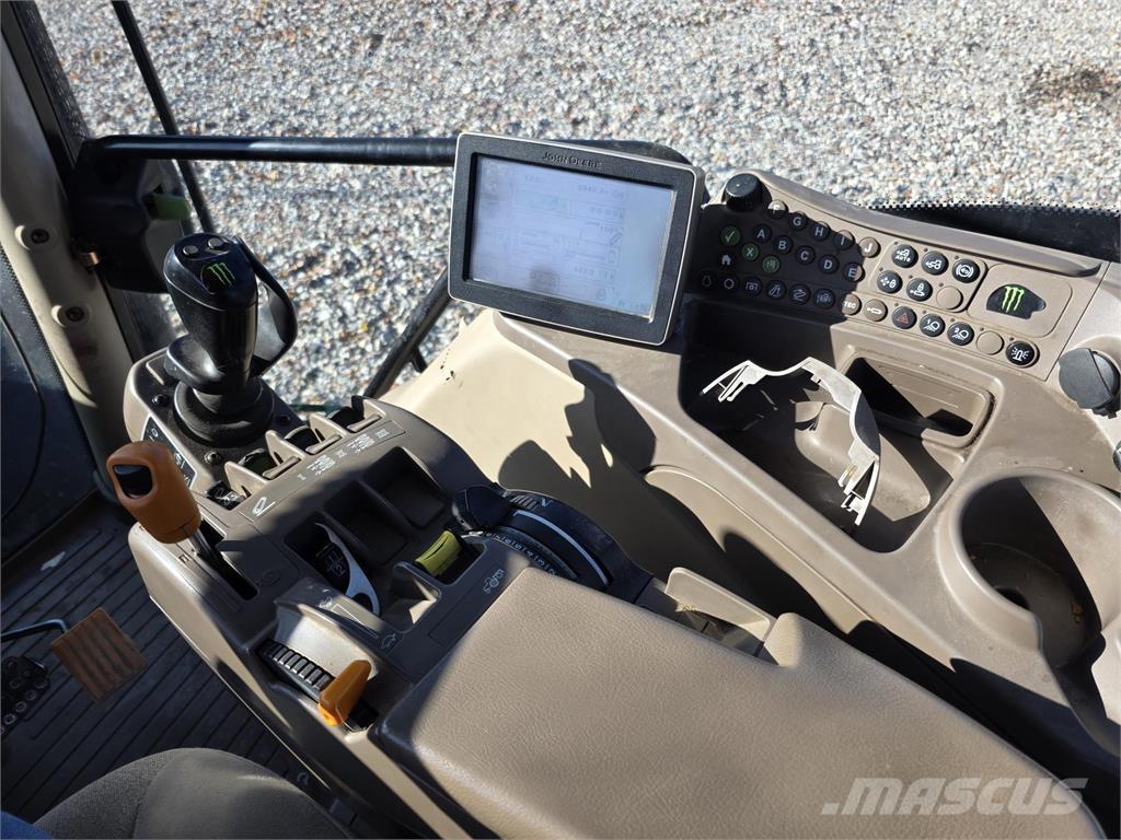 John Deere 6210R Tractoren