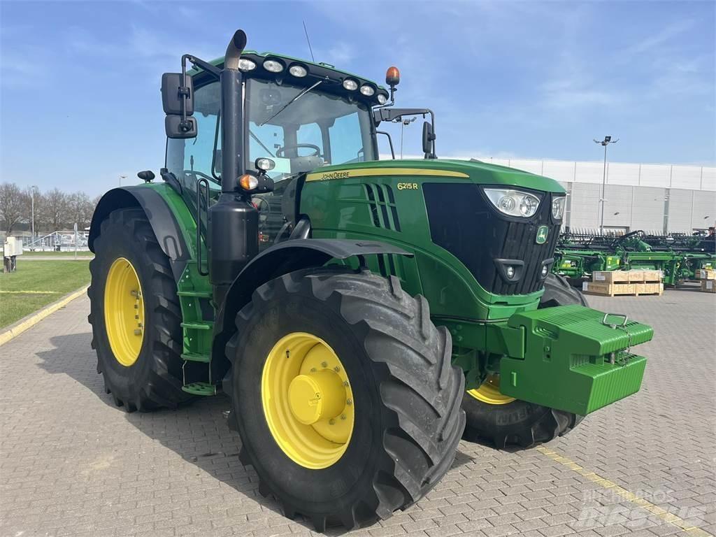 John Deere 6215R Tractoren