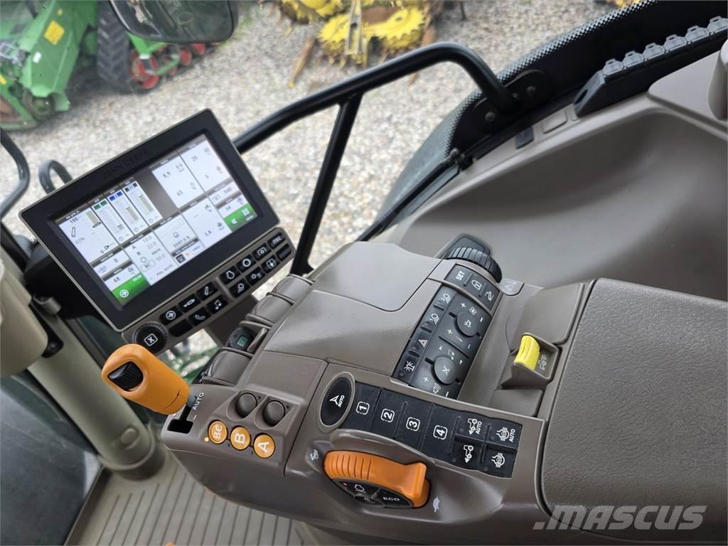 John Deere 6215R Tractoren