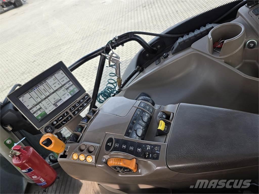 John Deere 6215R Tractoren