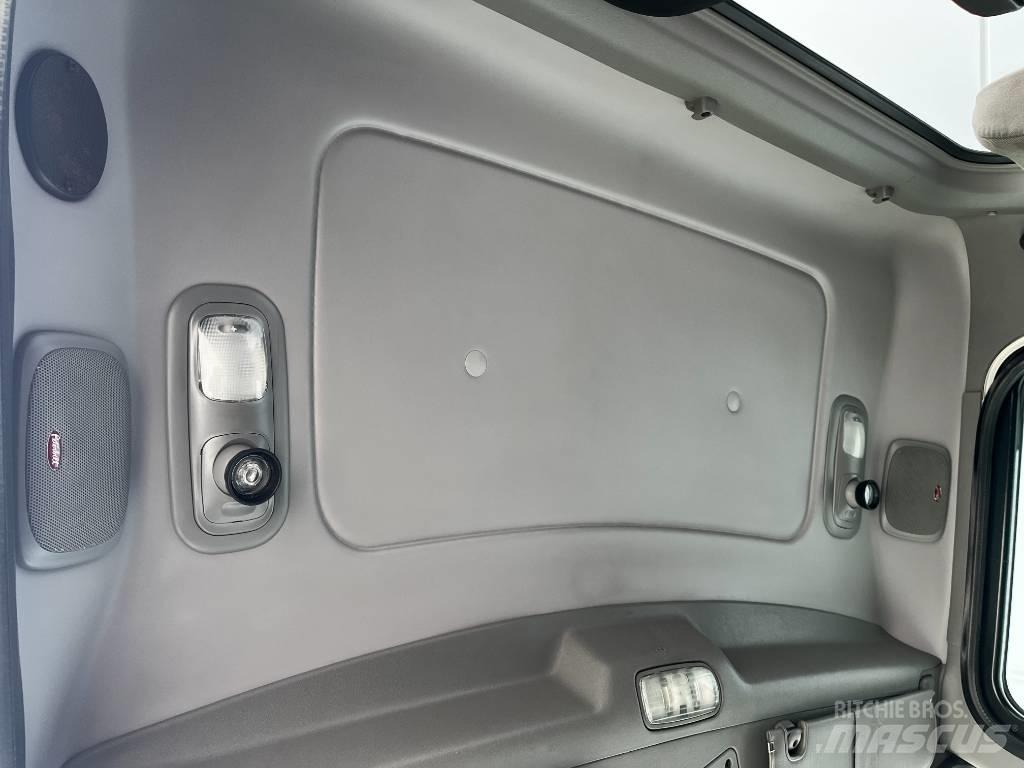 Peterbilt 389 Trekkers