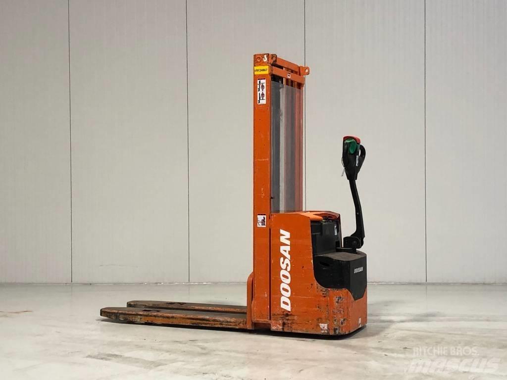Doosan LEDS12.5C Stapelaar meeloop