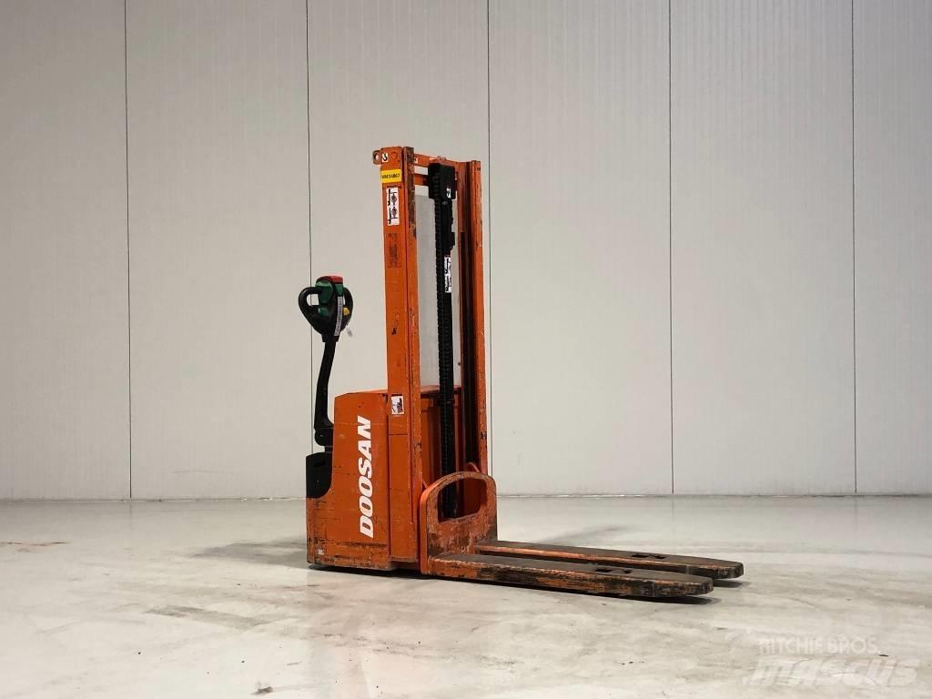 Doosan LEDS12.5C Stapelaar meeloop
