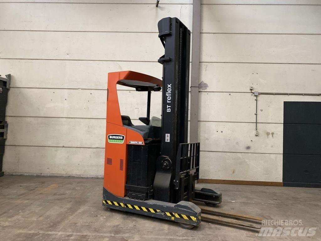 BT RRE140 Reachtruck voor hoog niveau