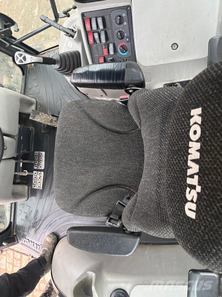 Komatsu WB 97 S Graaf-laadcombinaties