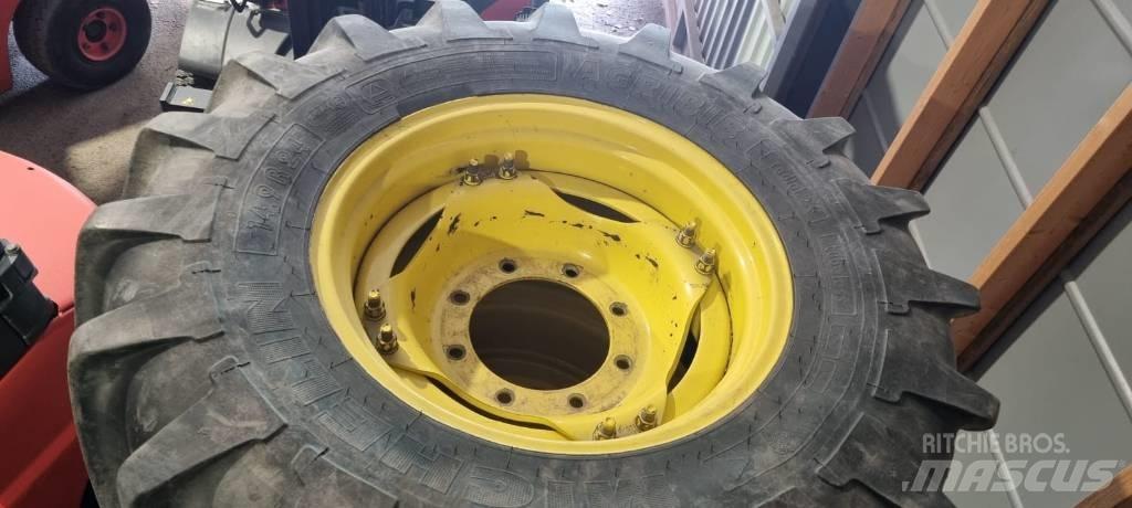 Michelin 14.9R24 Banden, wielen en velgen