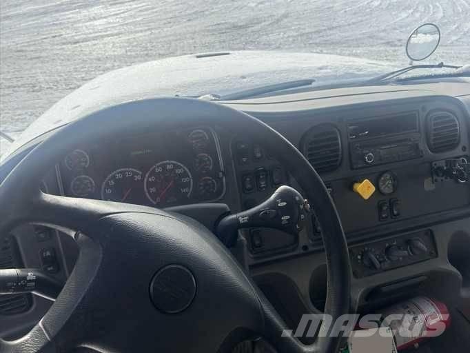 Freightliner M2-112 Bakwagens met gesloten opbouw