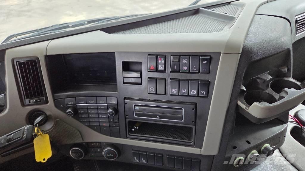 Volvo FM460 6X2*4 Vrachtwagen met containersysteem