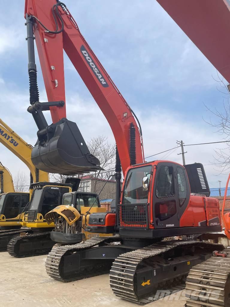 Doosan DX 225 Rupsgraafmachines