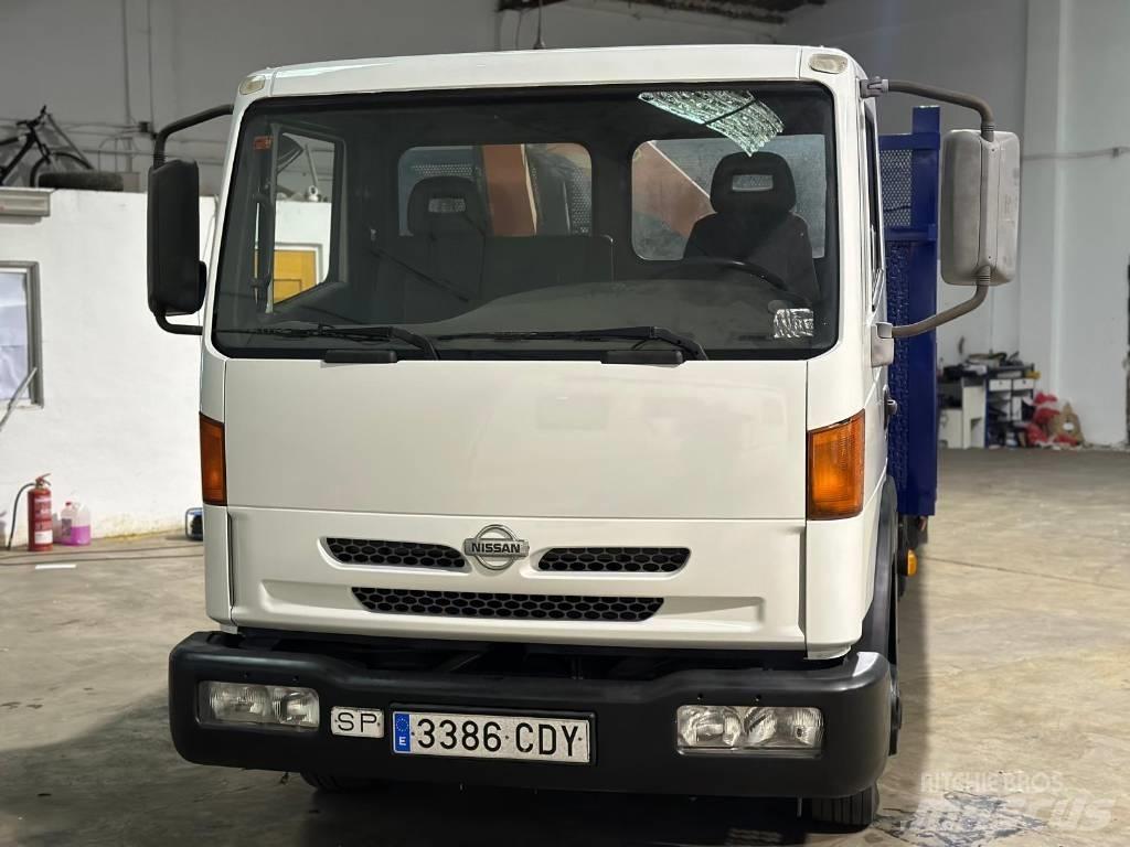 Nissan ATLEON 140 Platte bakwagens