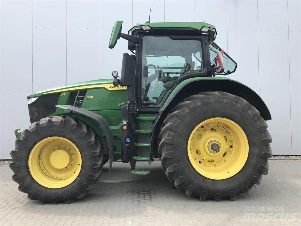 John Deere 7R 330 Tractoren