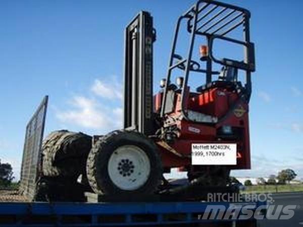 Moffett M2403N Vorkheftruck voor zwaar terrein