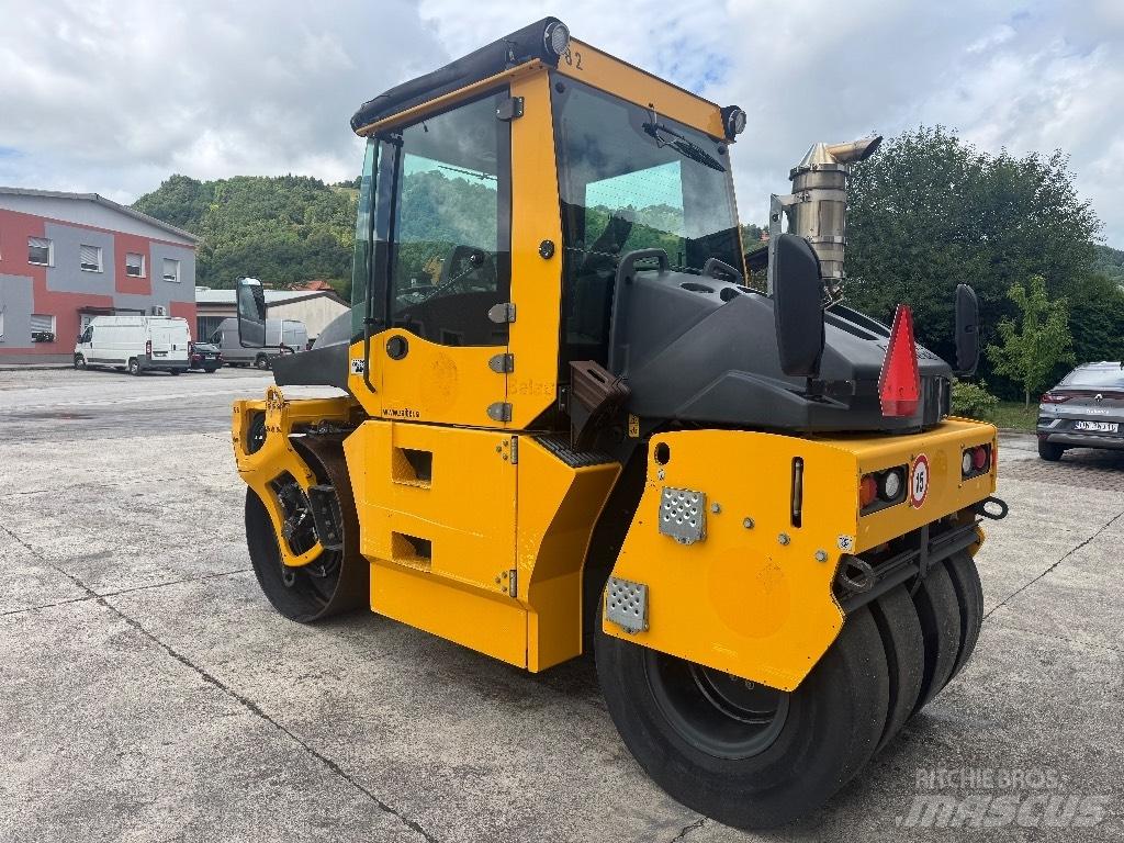 Bomag BW 154 ACP Bandenwalsen