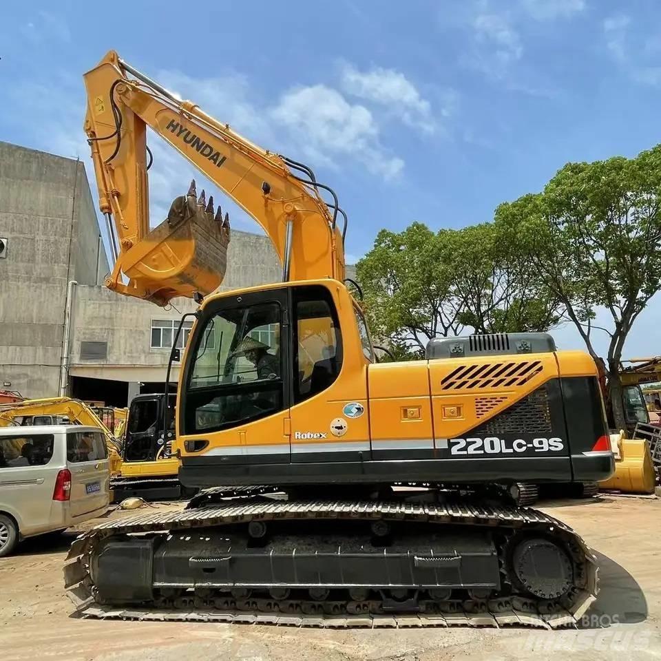 Hyundai R220-9s Rupsgraafmachines
