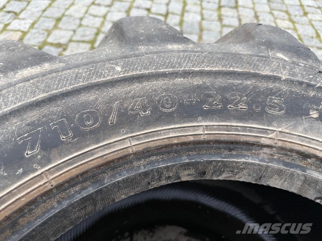 Nokian 710/40-22.5 Banden, wielen en velgen