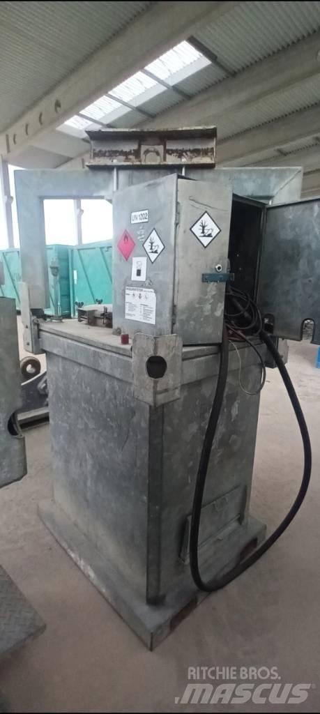 Bauer DT 1000 Brandstof-en toegevoegde tanks