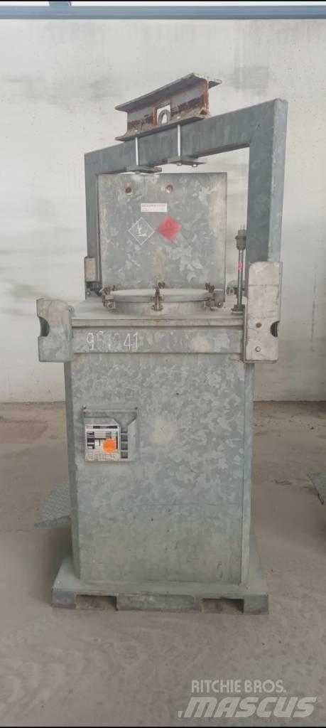Bauer DT 1000 Brandstof-en toegevoegde tanks
