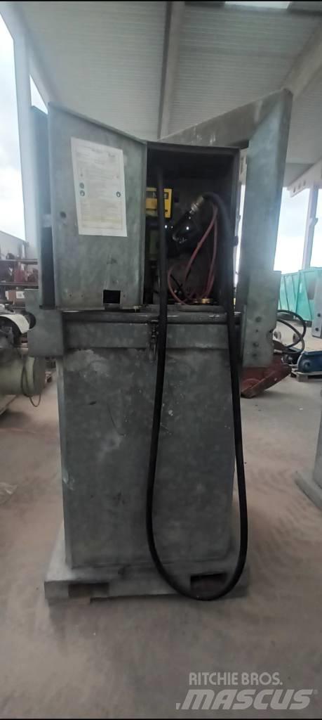 Bauer DT 1000 Brandstof-en toegevoegde tanks