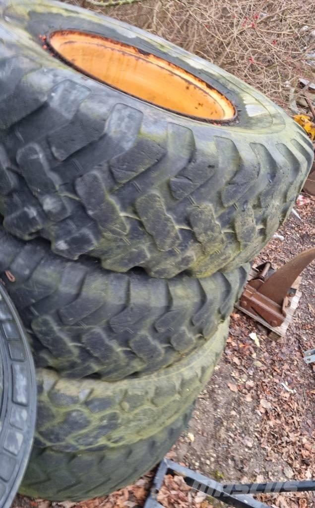  Dæk og fælg Case 721 Wielladers