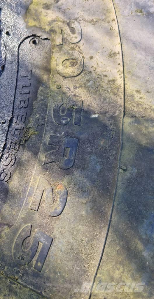  Dæk og fælg Case 721 Wielladers