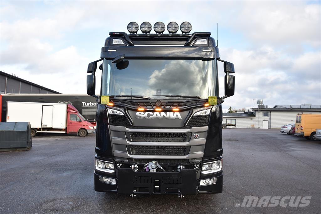 Scania R590 8X4 Vrachtwagen met containersysteem