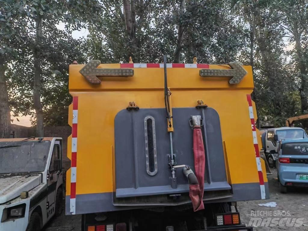 Isuzu ELF Veegwagens