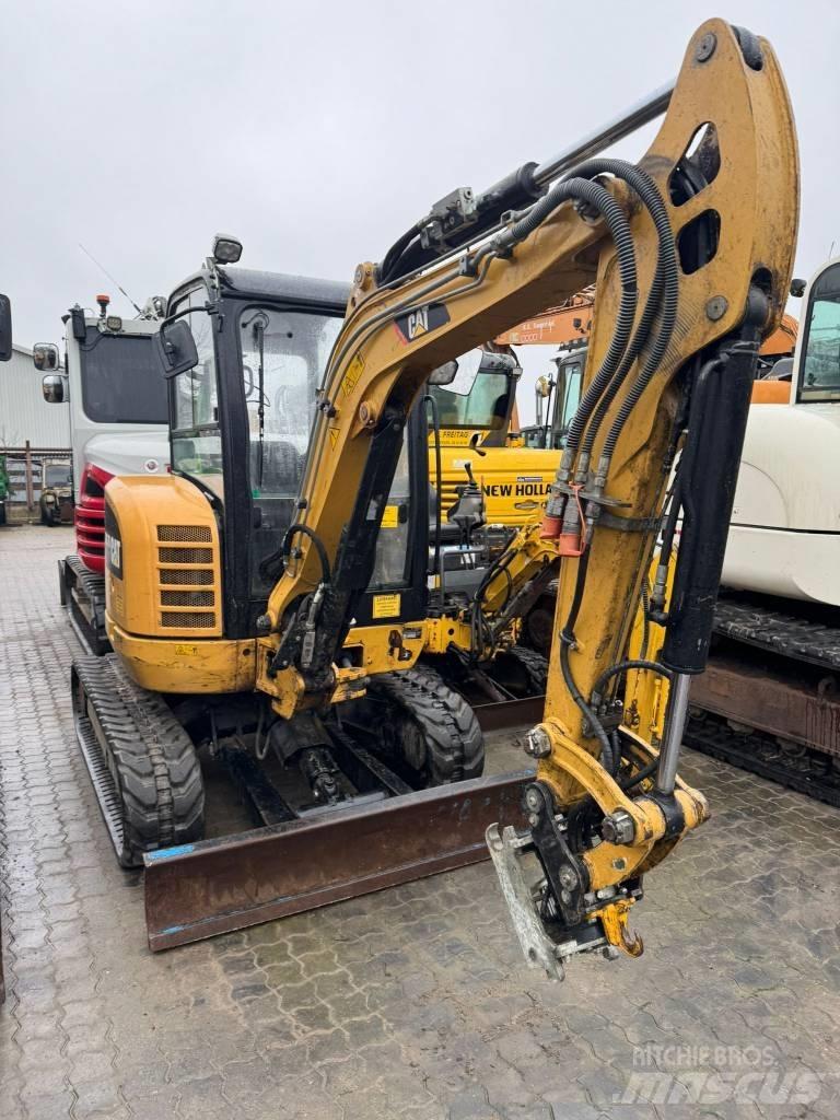 CAT 302.7 D Minigraafmachines < 7t