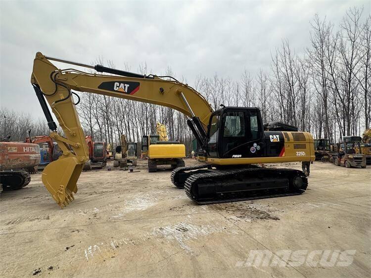 CAT 325D2 Rupsgraafmachines