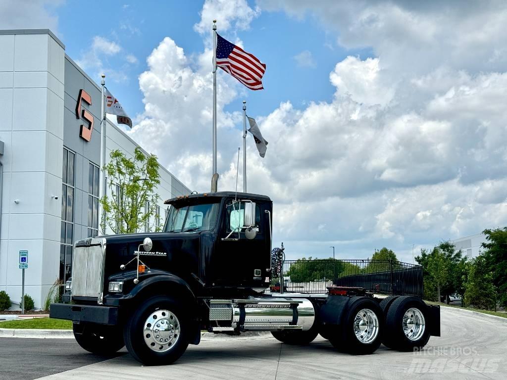 Western Star 4900 SF Trekkers