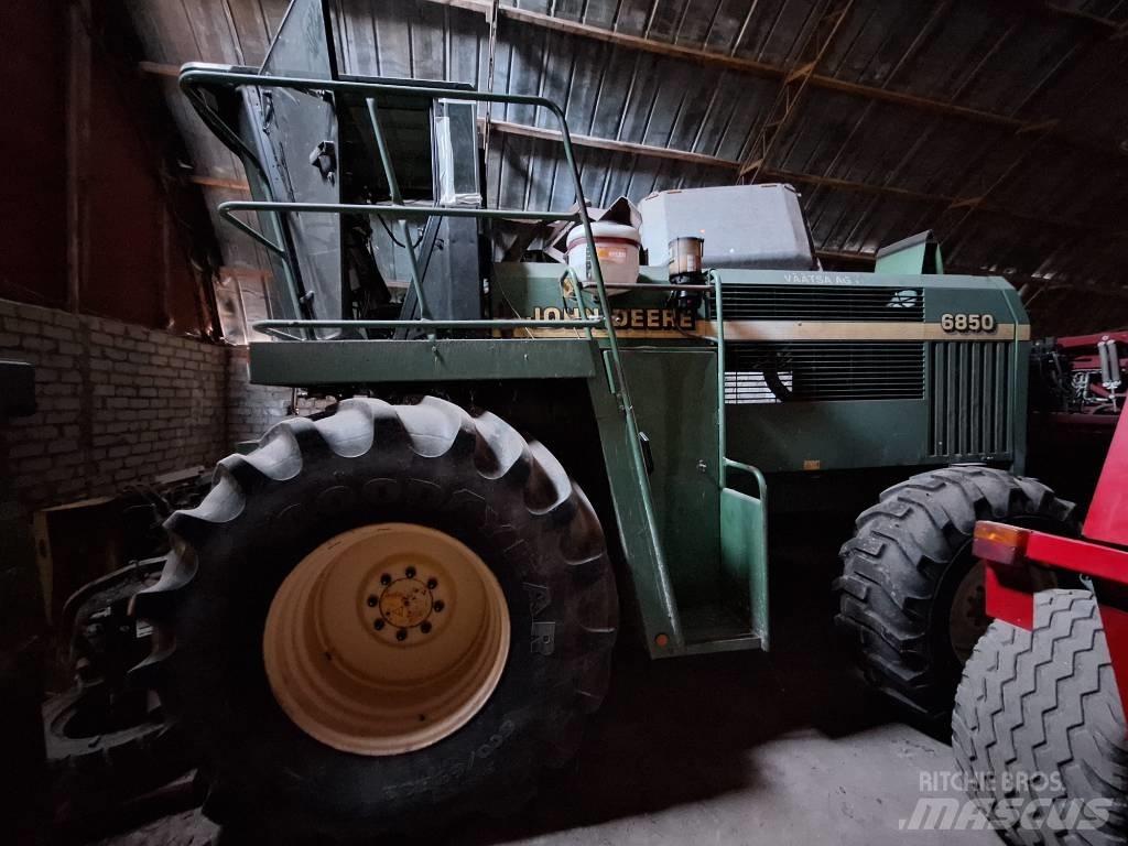 John Deere 6850 Zelfrijdende veldhakselaars