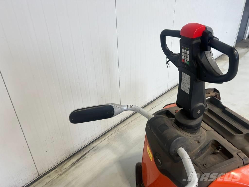 BT LPE250 Meerij pallettruck met platform