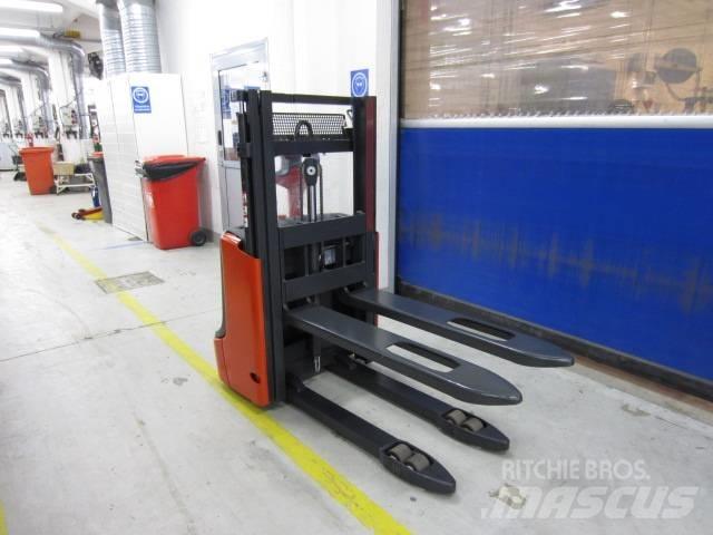 Linde L 10 Stapelaar meeloop