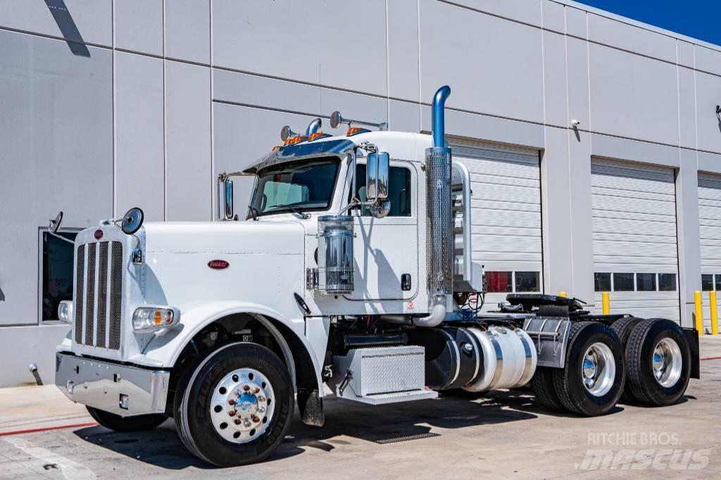 Peterbilt 389 Trekkers