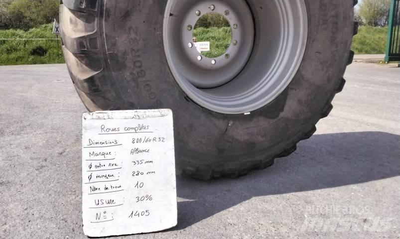 Alliance 800/60R32 Banden, wielen en velgen