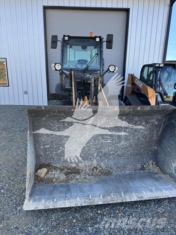 CASE 221F Wielladers