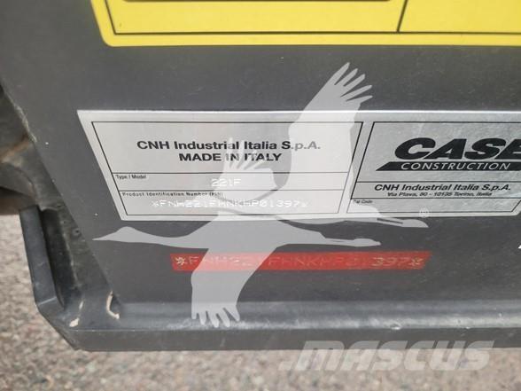 CASE 221F Wielladers