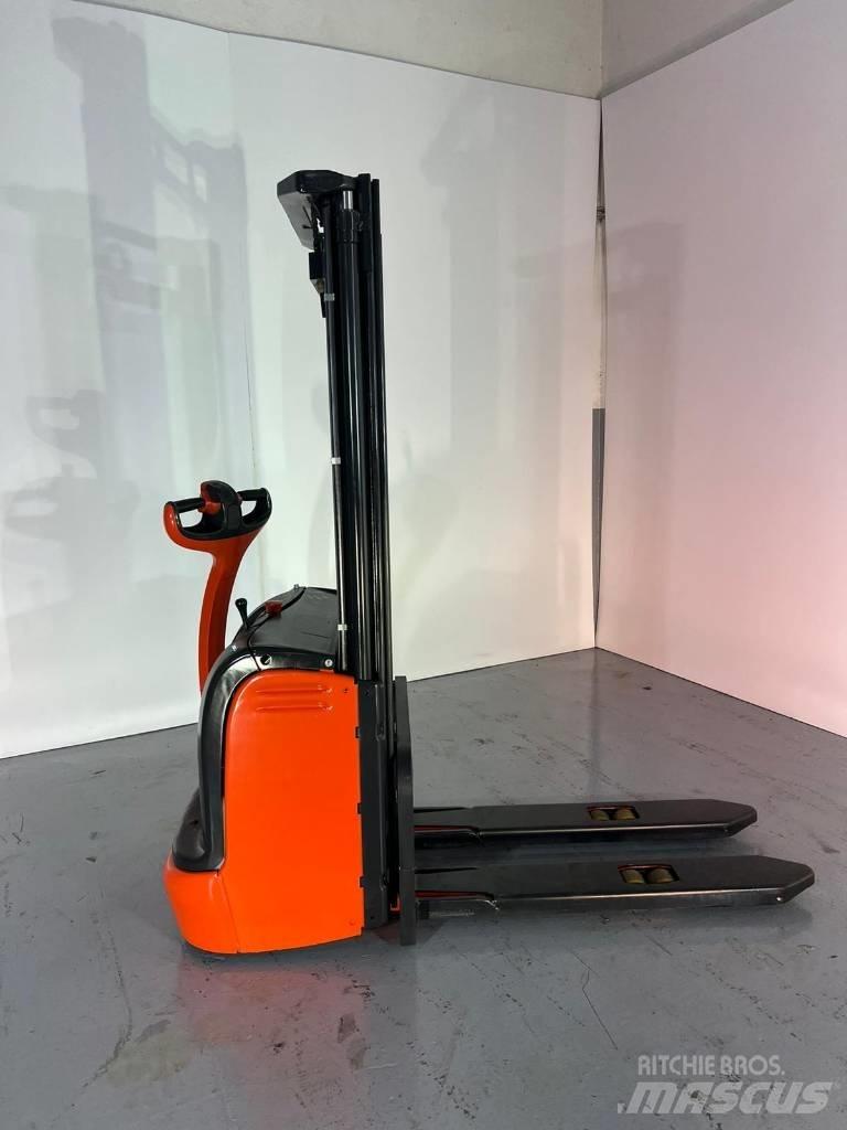 Linde L10 Stapelaar meeloop