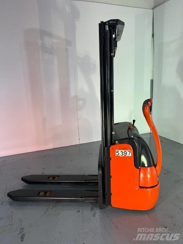 Linde L10 Stapelaar meeloop