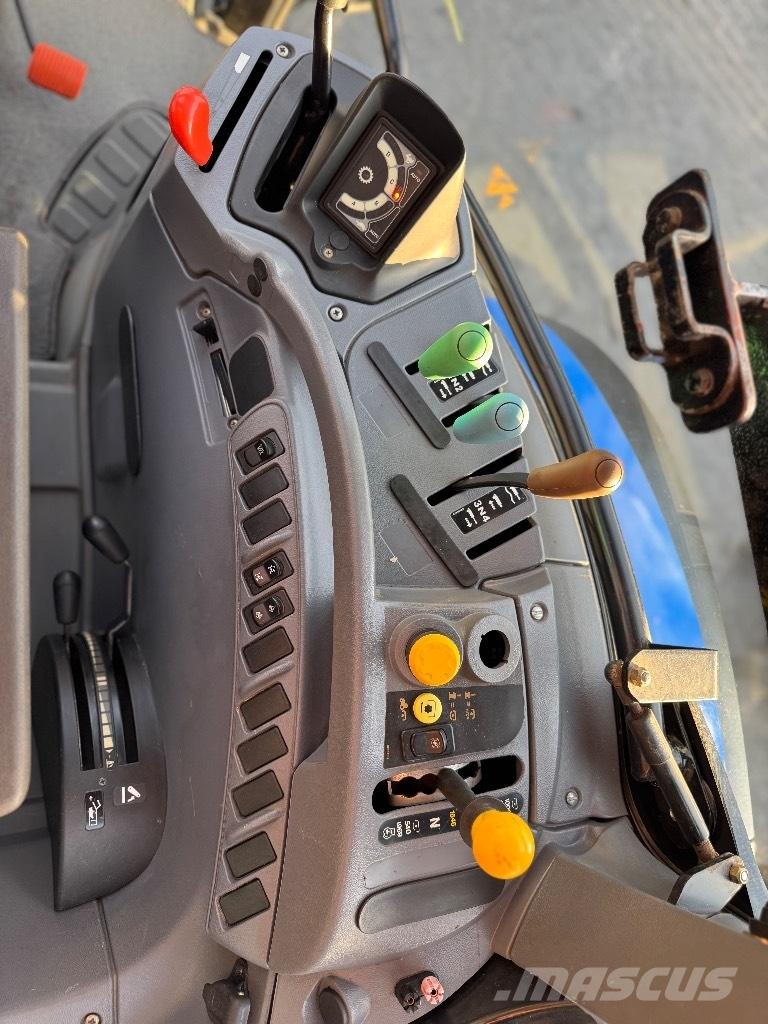 New Holland T 6030 Tractoren