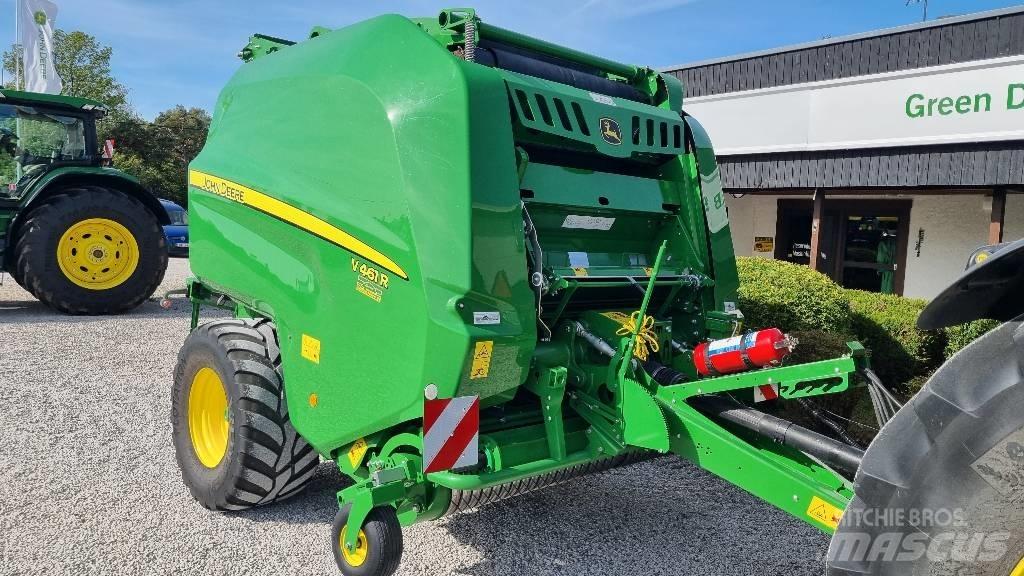 John Deere V461R Ronde-balenpersen