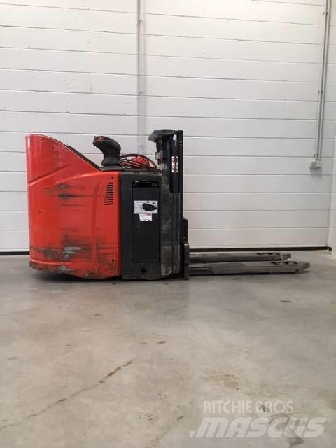 Linde D12HPSP/133 Zelfrijdende stapelaars